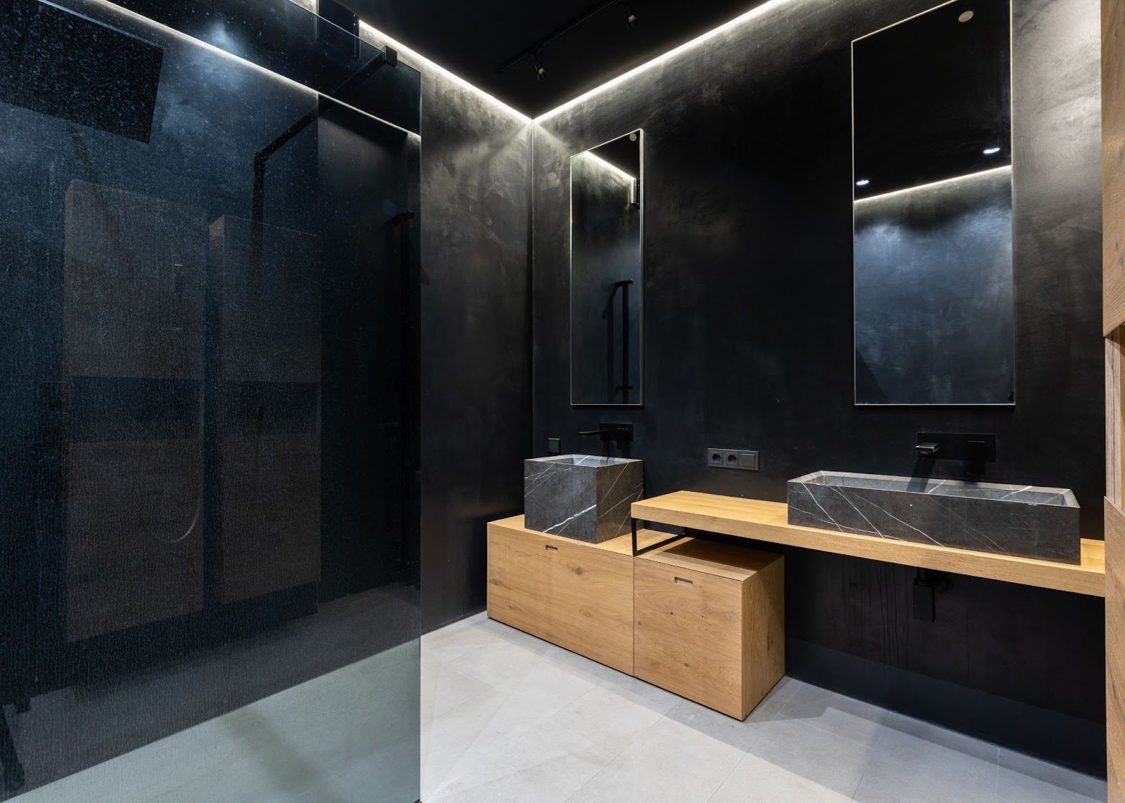 Bild på ett renoverat badrum i mörkgrått